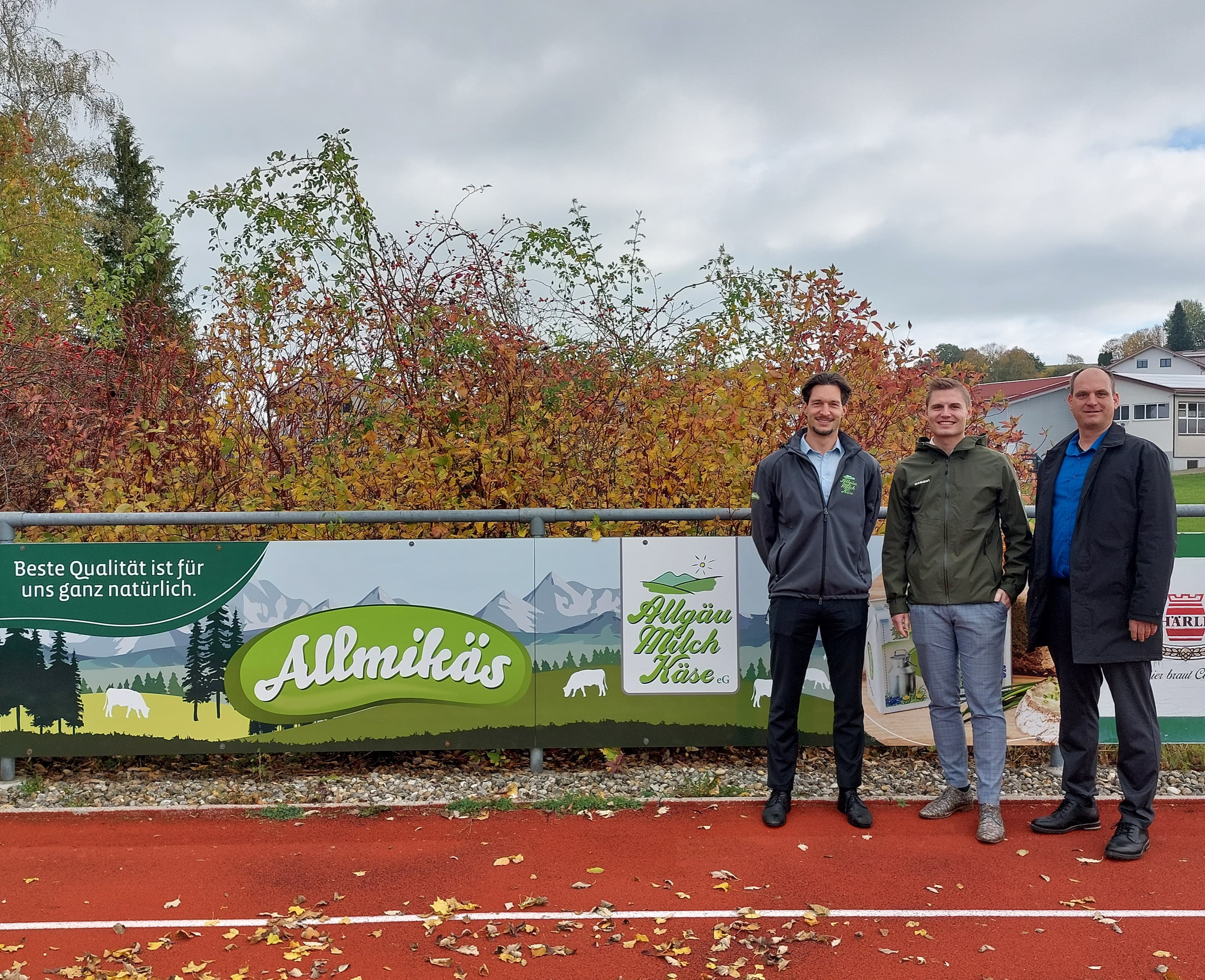 Neue Bandenwerbung am Sportplatz – herzlichen Dank an Allgäu Milch Käse!
